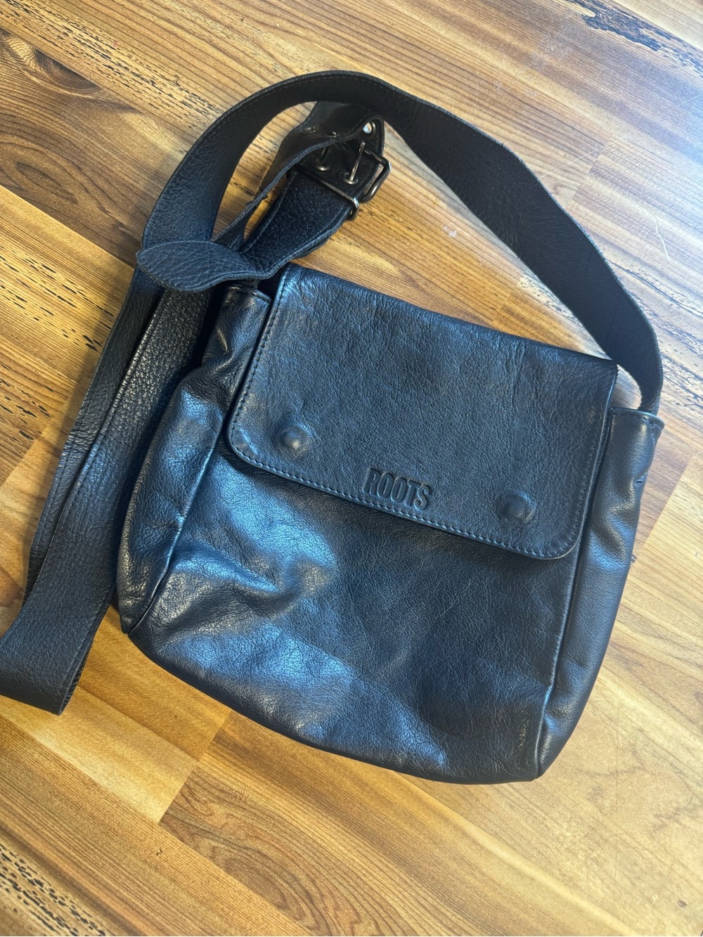 ROOTS Vintage Flap Crossbody/Shoulder Bag LEATHER Made in Canada